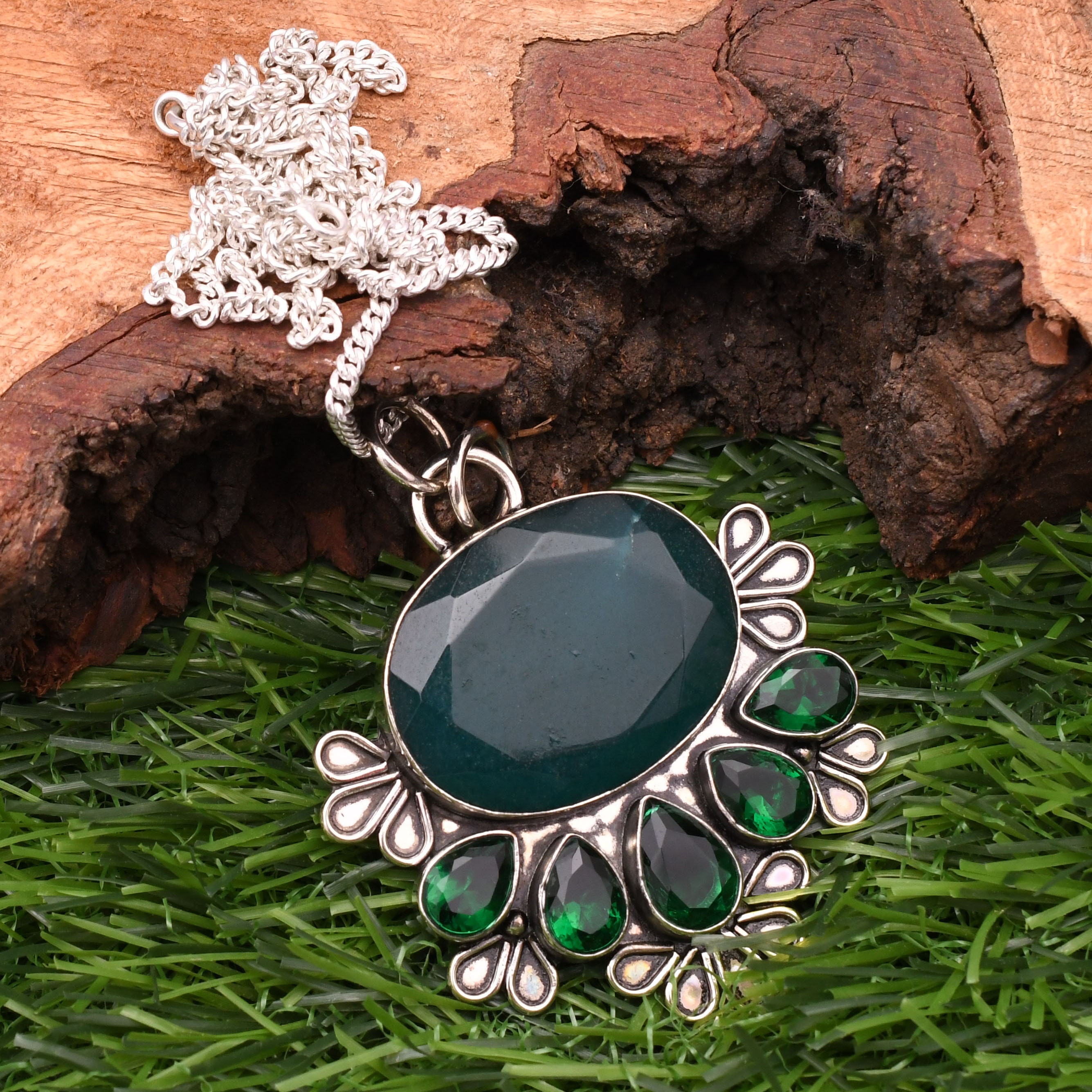 Pendentif En Argent 925 Avec émeraude Naturelle Verte - Fait Main - Longueur 2.5 Pouces - Neuf