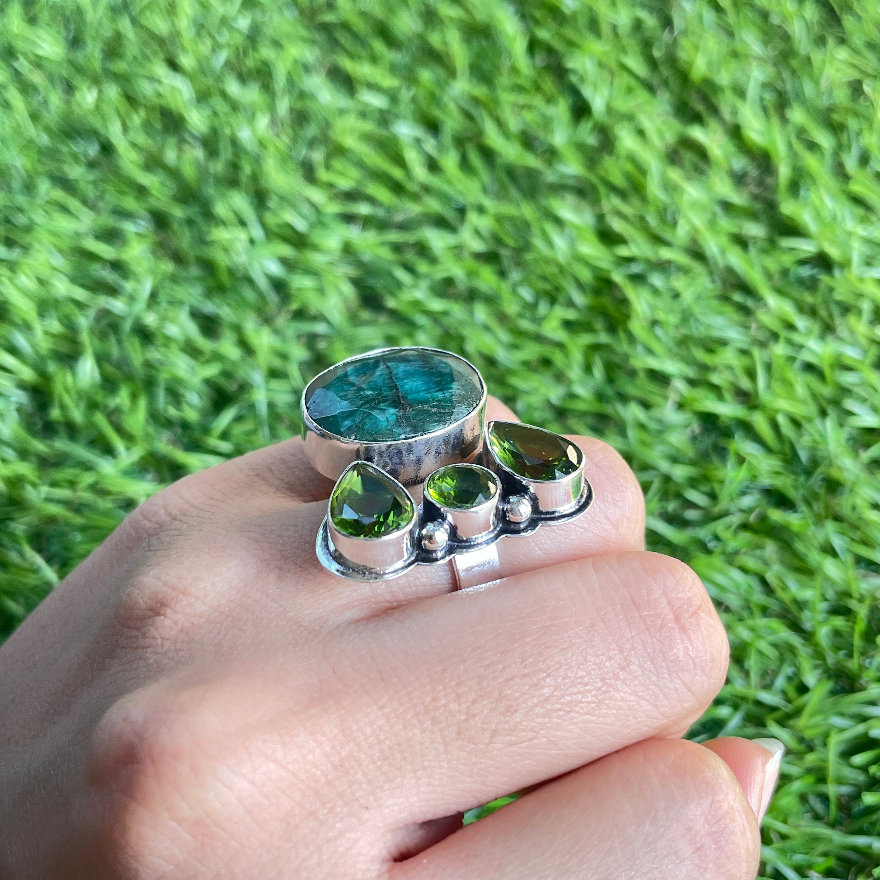 Anillo con Peridoto natural en plata 925 | El Vikingo