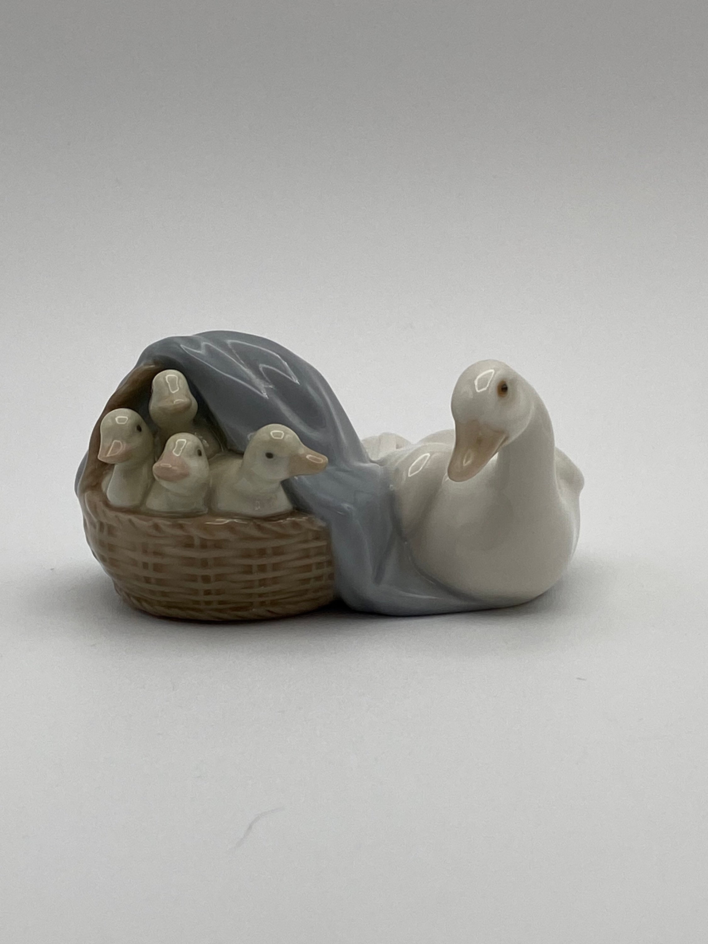 Vintage 1977 Lladro Daisa Fine Porcelain Ducks Figurine #4895 Baby Ducklings in Basket with Momma Duck Vintage Collectible Spain