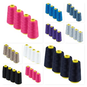 Könnte beinhalten: Eine Sammlung von Garnrollen in verschiedenen Farben, darunter Pink, Blau, Lila, Grau, Weiß, Schwarz und Marineblau. Jede Rolle hat eine gelbe Basis und Oberseite. Die Fäden sind in Reihen angeordnet und zeigen die Farbvielfalt.