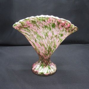 Fenton Vasa Murrhina Pink and Green Aventurine Art Glass Fan Vase