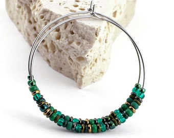 Boucles d’oreilles Seed Bead Hoop, Bijoux faits à la main pour femmes, Boucles d’oreilles vert foncé, Boucles d’oreilles cerceau en acier inoxydable 316L avec perles de verre