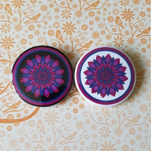 Bisexual Chrysanthemum Badge | stylised flower in bisexual pride flag colours