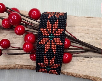 Poinsettia bead loom Christmas bracelet