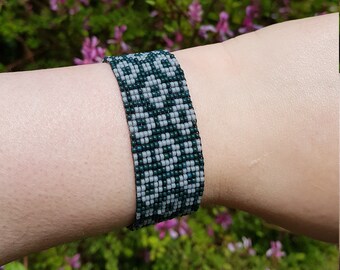 Grey Circles and Squares | elegant bead loom bracelet