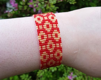 Red and Champagne Circles and Squares | elegant bead loom bracelet