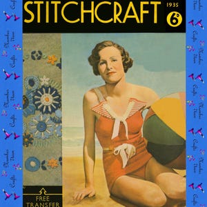 以下が含まれることがあります： 1935年6月号のStitchcraftのヴィンテージ雑誌の表紙。赤い水着にストライプの襟、ビーチボールを持った女性が描かれています。背景にはビーチの風景が描かれています。雑誌のタイトルは黄色です。