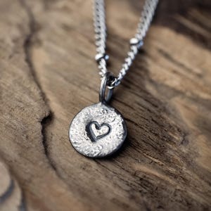 Minimalistischer Herz Anhänger 925 Silber · Symbol für Verbundenheit · handgefertigt · 5 Unikate