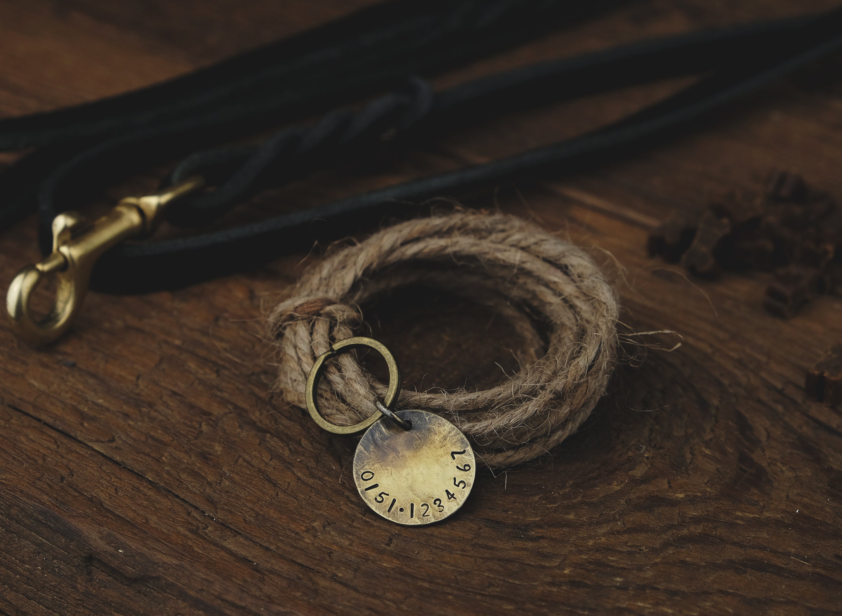 Rustikale runde Hundemarke aus Messing Haustiermarke | Etsy