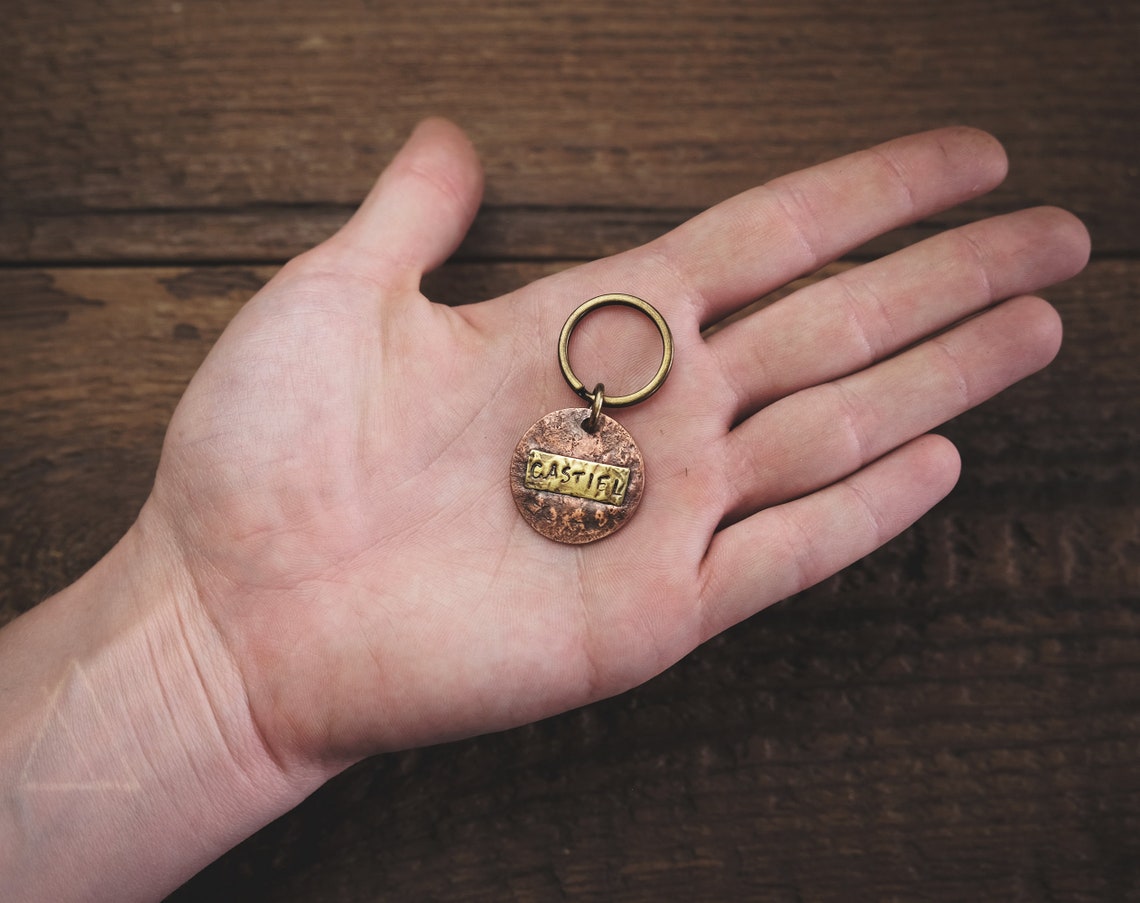 Rustikale runde Hundemarke aus Kupfer mit Namensschild aus | Etsy