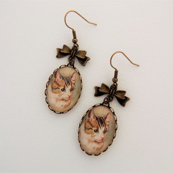 Cute Kitten Earrings, Cat Jewellery, Vintage Style Cat Earrings, Victorian Cat Picture Earrings