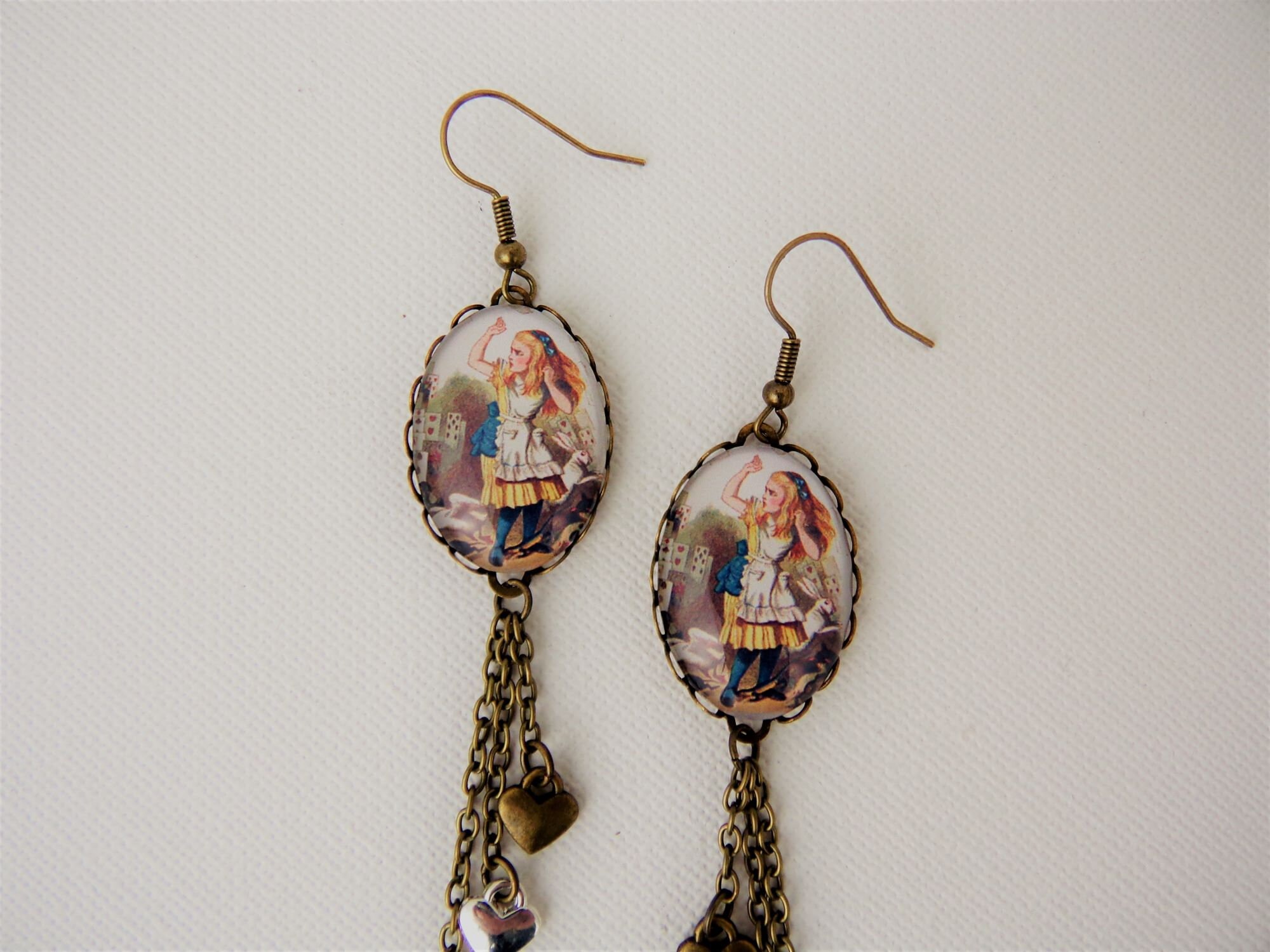 Pendientes de Alicia en el País de las Maravillas, Alice y la Ducha de