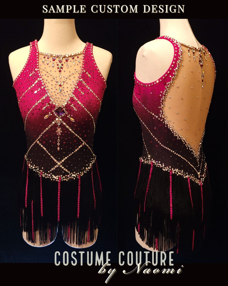 Puede incluir: Un vestido de patinaje art&iacute;stico personalizado con un efecto degradado negro y rosa, que incluye un panel trasero transparente, pedrer&iacute;a y una falda de flecos negros. El vestido est&aacute; en un maniqu&iacute; y el texto "COSTUME COUTURE by Naomi" est&aacute; en la parte inferior de la imagen.