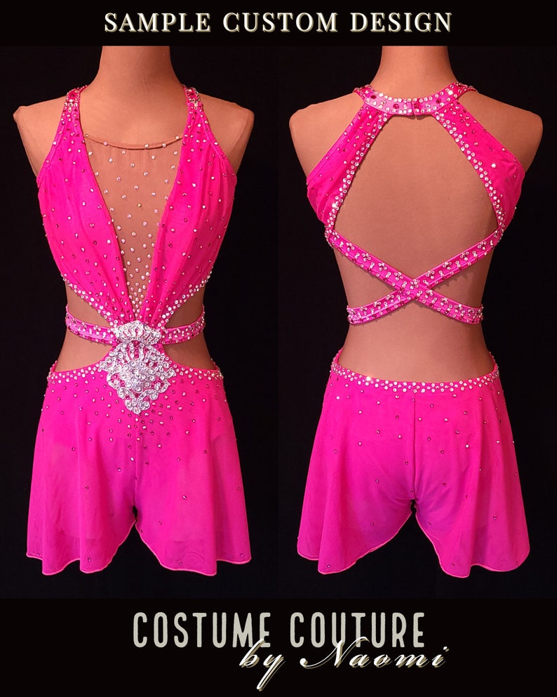 Puede incluir: Un traje de baile rosa con escote halter, un panel transparente y una espalda cruzada. El traje est&aacute; adornado con pedrer&iacute;a y tiene una falda corta. "SAMPLE CUSTOM DESIGN" y "COSTUME COUTURE by Naomi" est&aacute;n impresos en la imagen.