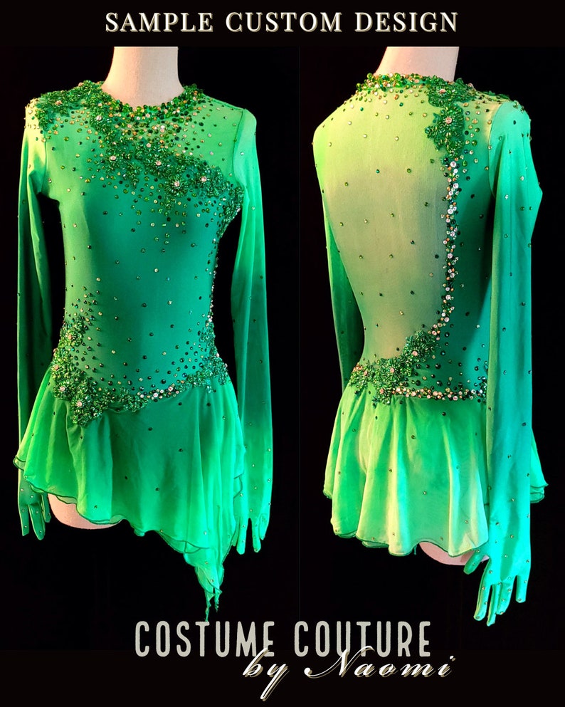 Puede incluir: Un vestido de patinaje art&iacute;stico verde con mangas largas y espalda transparente. El vestido est&aacute; decorado con pedrer&iacute;a y lentejuelas. El vestido tiene una falda corta con un dobladillo con volantes. El vestido est&aacute; dise&ntilde;ado por Costume Couture by Naomi.