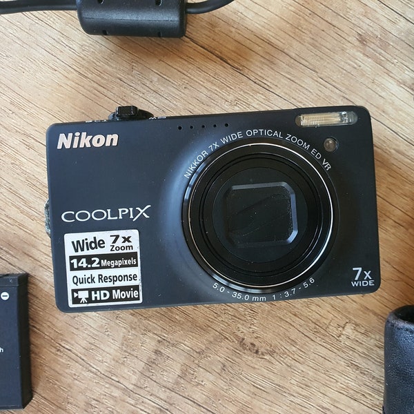 Nikon Coolpix S6000 Digitalkamera CCD 14 MP + 16 GB Speicher