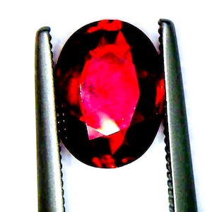 Rubies, A small selection of Oval Rubies various sizes and carat weights, loose stones for unisex jewelry