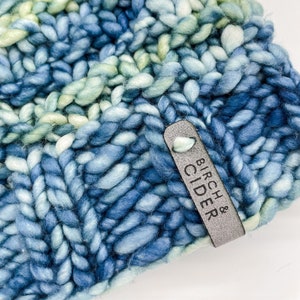 Etichette sottili da cucire MAX ULTRASUEDE // 0,5" x 4" // Etichetta per cappelli cucita // Etichette aziendali per cappelli // Etichetta all'uncinetto // Maglieria