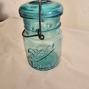 Vintage Ball Ideal Pint jar with lid