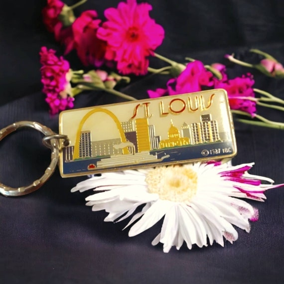 St Louis Missouri old vintage metal keychain