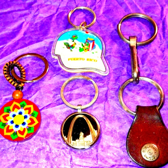 VintageAndJewelsShop Variety Lot of keychains~St Louis Arch/Puerto Rico