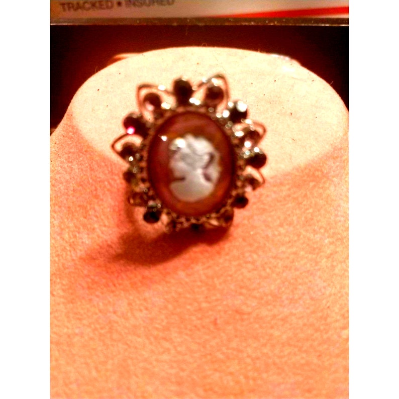 Beautiful~Adjustable Cameo Ring