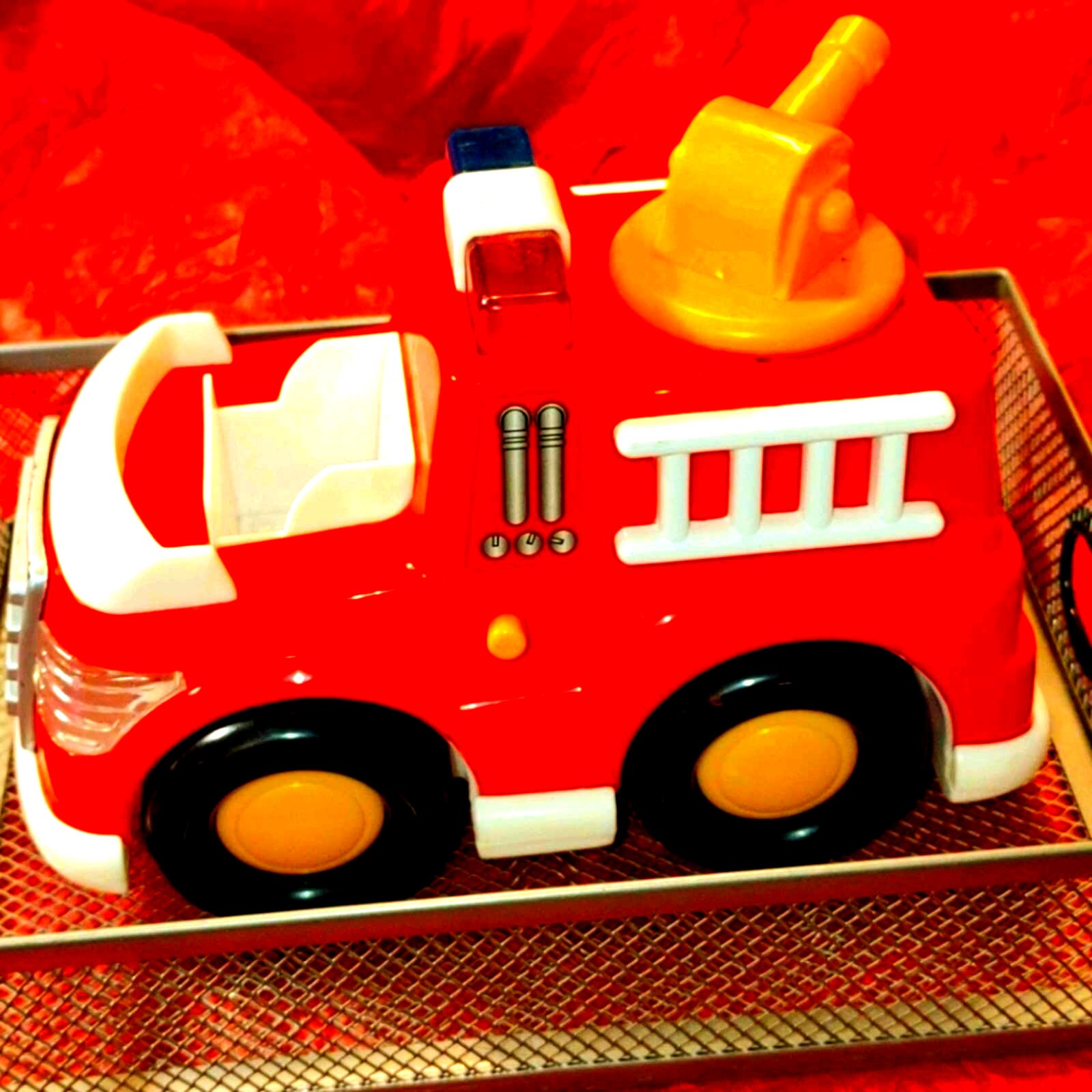 Noisy fire engine toy Clearance