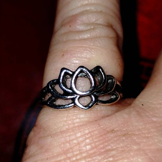 Gorgeous size 6 sterling silver ring