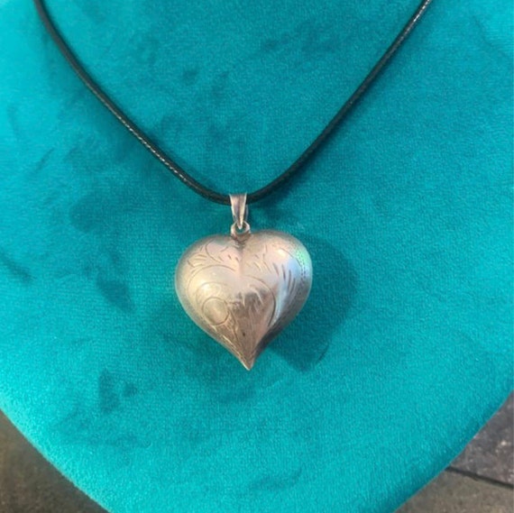 Vintage ‘40’s Sterling Etched ‘Puffy Heart’ Pendan