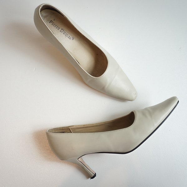 vintage ivory pointed toe pumps | vegan leather 3 inch heels | ladies vintage heels size 7