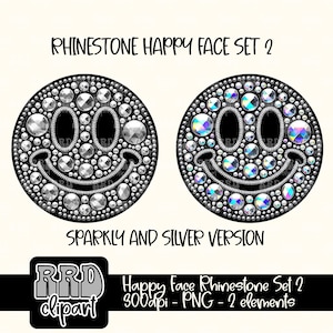 Pu&ograve; includere: Due disegni di faccine sorridenti con strass. Uno &egrave; argentato, l'altro iridescente. I volti hanno occhi e sorrisi neri, con la scritta "RHINESTONE HAPPY FACE SET 2" sopra. Sotto i volti c'&egrave; la scritta "SPARKLY AND SILVER VERSION".