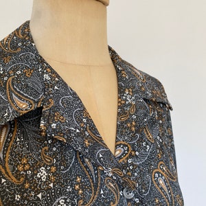 Vintage 1970s Long Sleeve Shirt | Sears Brand Paisley Print Blouse (L)