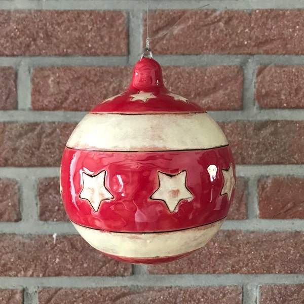 Grande boule de Noël en rouge