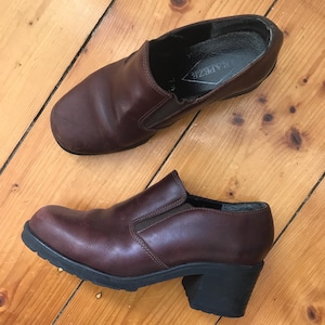 vintage loafers in brown leather with low chunky heel / womens US 7.5 / 90s style