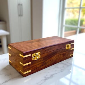 Tee Box, handgefertigter 6 Slot Palisander Tee Organisator mit Samtfutter, Individuell gravierte indische Teeaufbewahrung, Geschenk für Großmutter, Housewarming