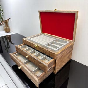 Portagioie in legno personalizzato - Regalo organizzatore antico per lei / Baule dei ricordi inciso