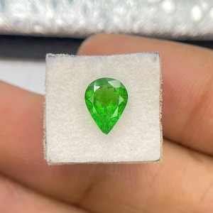Natural Tsavorite Garnet Pear Shape, Green Garnet Gemstone 1.10Carat 8x6x3.6MM Loose Tsavorite Garnet For Jewellery Making