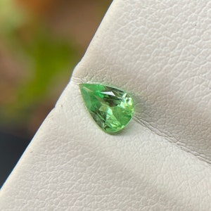 Natural Tsavorite Garnet 0.25 Carat 5.8x4x2.4MM Pear Cut tsavorite Green Garnet Gemstone For Ring and Jewellery
