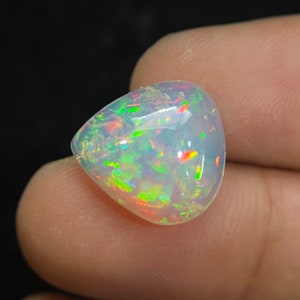 5.25 カラット エチオピア オパール カボション ファンシー シェイプ カボション 天然オパール 15x14.2x5.6 mm .Eo-250