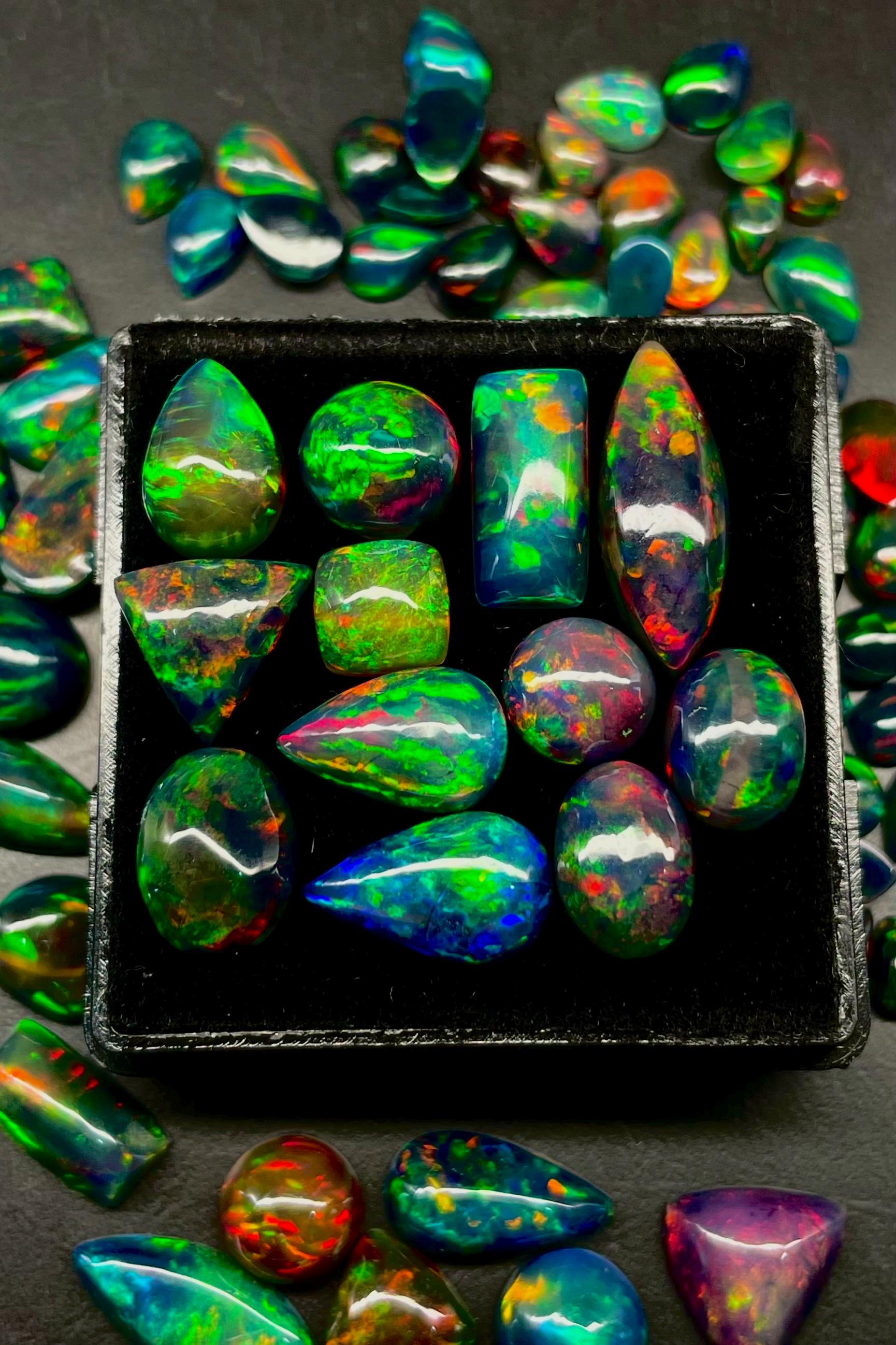 16x12mm 4.07ct Superbe Opale naturelle d'Ethiopie cabochon ovale - Gemmes Aventures