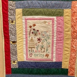 wall hanging with four interchangeable season pads