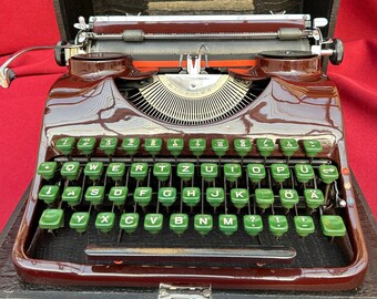 Alter Typewriter kleine Groma Vintage 1930er Jahre wie neu kaum benutzt alte Schreibmaschine mit Koffer top Zustand braun grüne Tasten