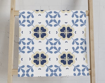 Blau Floral Handtuch: Modernes geometrisches schwedisches Badezimmer Dekor