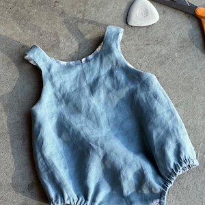Modello PDF per cucire tutina reversibile unisex per neonati