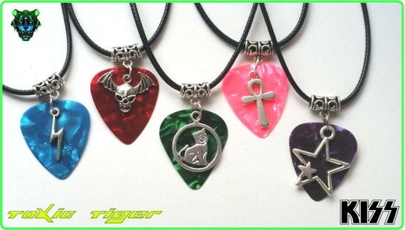 KISS ロックバンド ギターピック ピックテーマネックレスペンダント