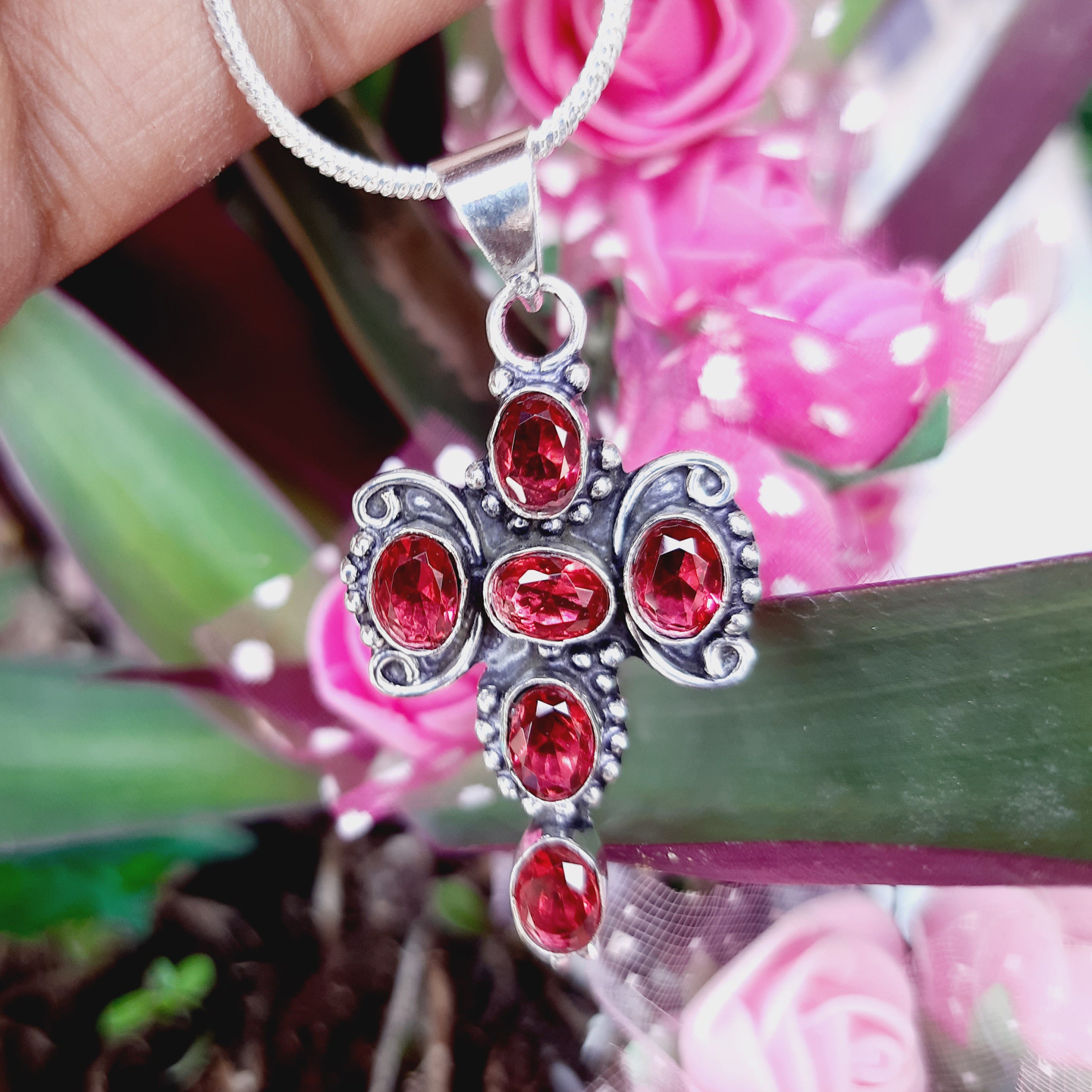 Ciondolo a forma di croce in argento massiccio dalla Germania (argento sterling 925) con collana in caucciù inclusa catena di estensione, Gomma, Senza gemme