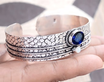 Handgjort armband i sterlingsilver med tanzanit och månsten