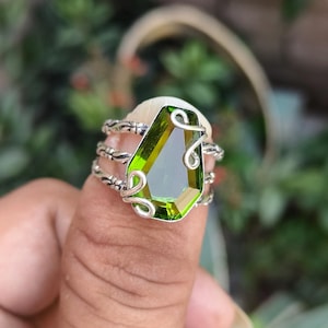 Faceted Peridot Ring, Handmade Jewelry, 925 Sterling Silver Ring, Green Gemstone, Boho Style, August Birthstone, Elegant Design Jewelry