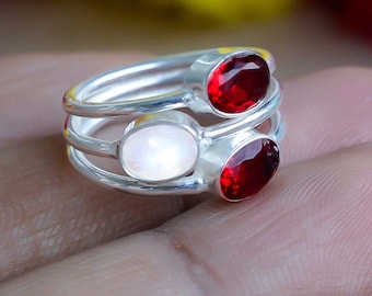 Regenbogen Mondstein Granat Ring: Sterling Silber Drei-Stein-Band