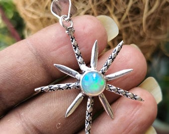Ethiopische opaalzonhanger: handgemaakte sterlingzilveren ketting